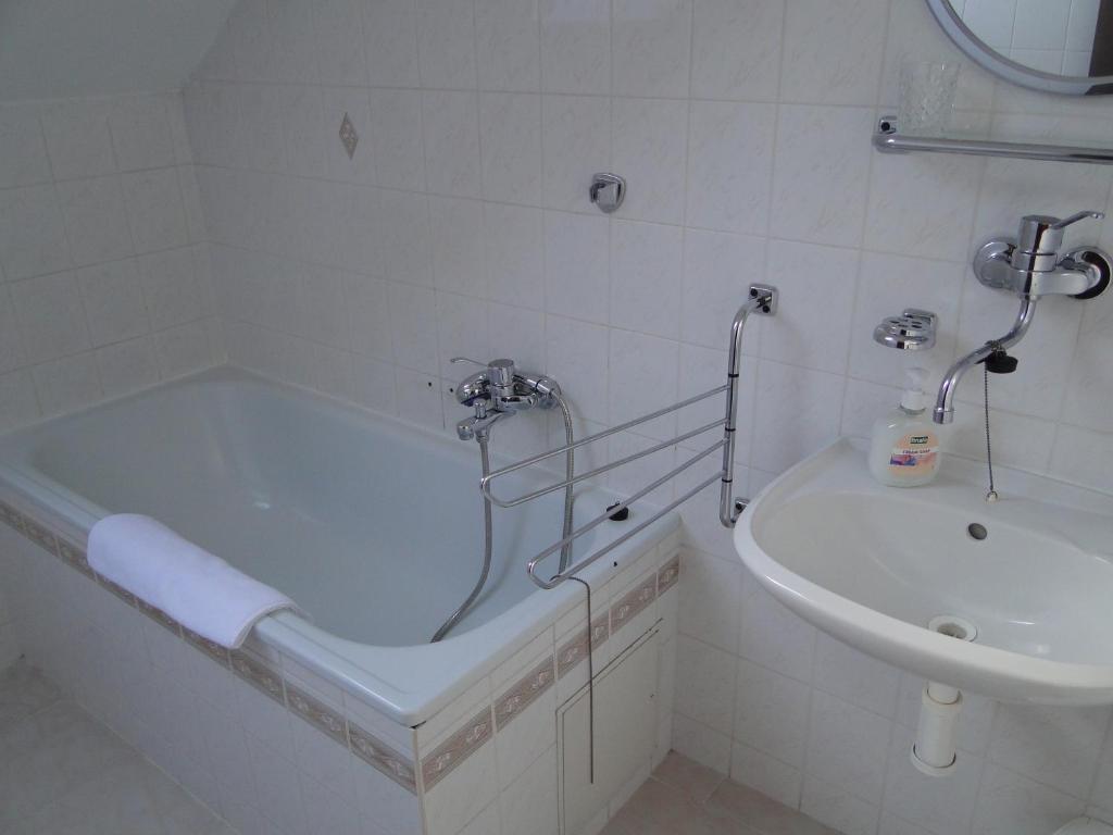 Villa Zerotin Penzion Bed & Breakfast Velke Losiny Room photo